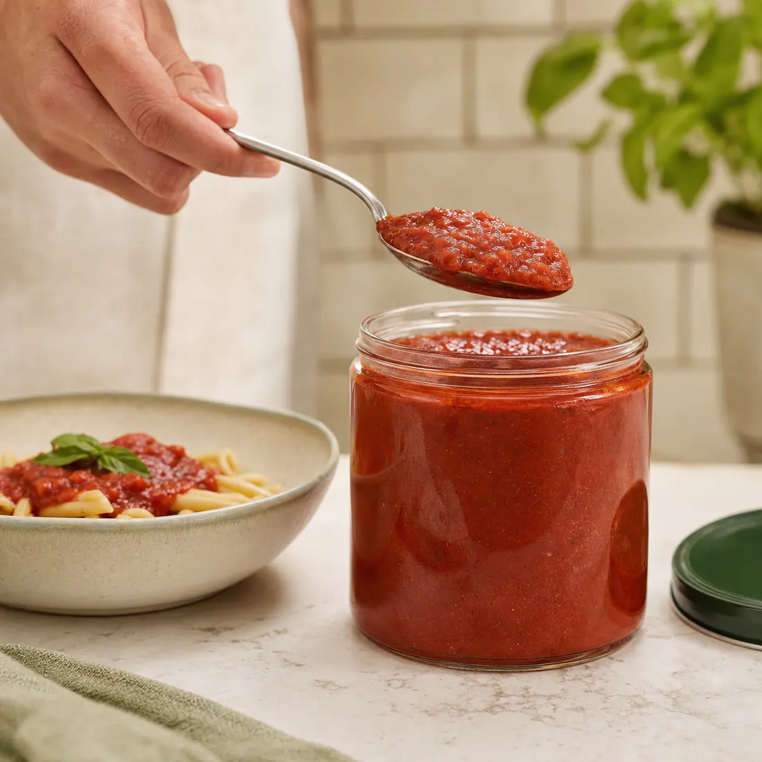 Tarros para salsas en situación de uso